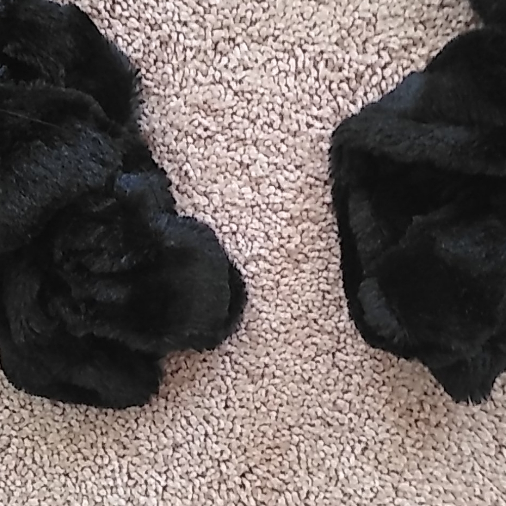 Faux black fur scarf - Picture 5 of 8